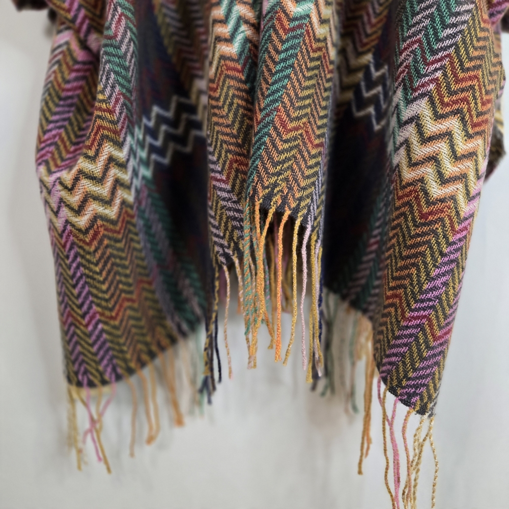 RIIQIICHY Women One-Size NWT Colorful Chevron Patterned Poncho - Picture 8 of 11